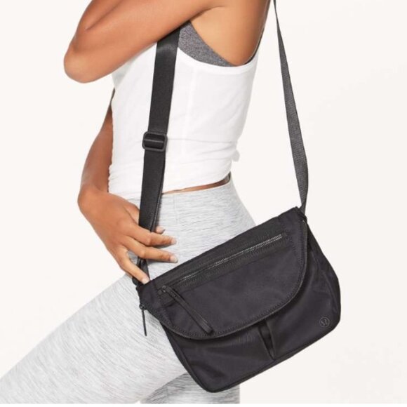 Lululemon Festival Bag II "LIKE NEW" - Picture 15 of 16